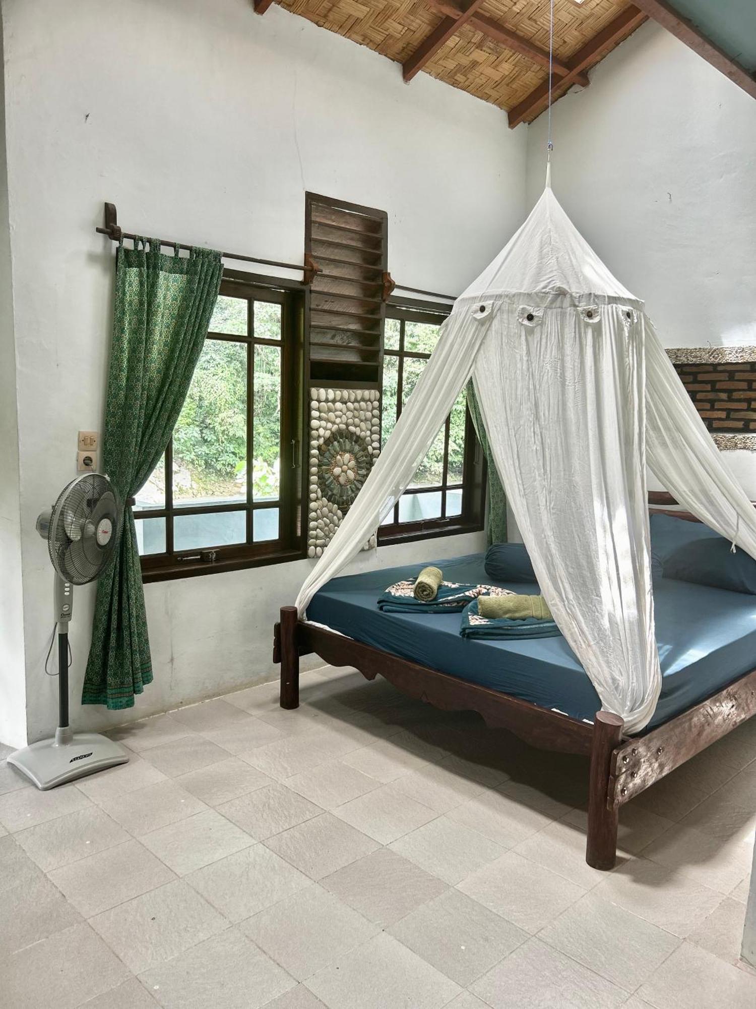 Aussie Inn Bukit Lawang Exterior photo