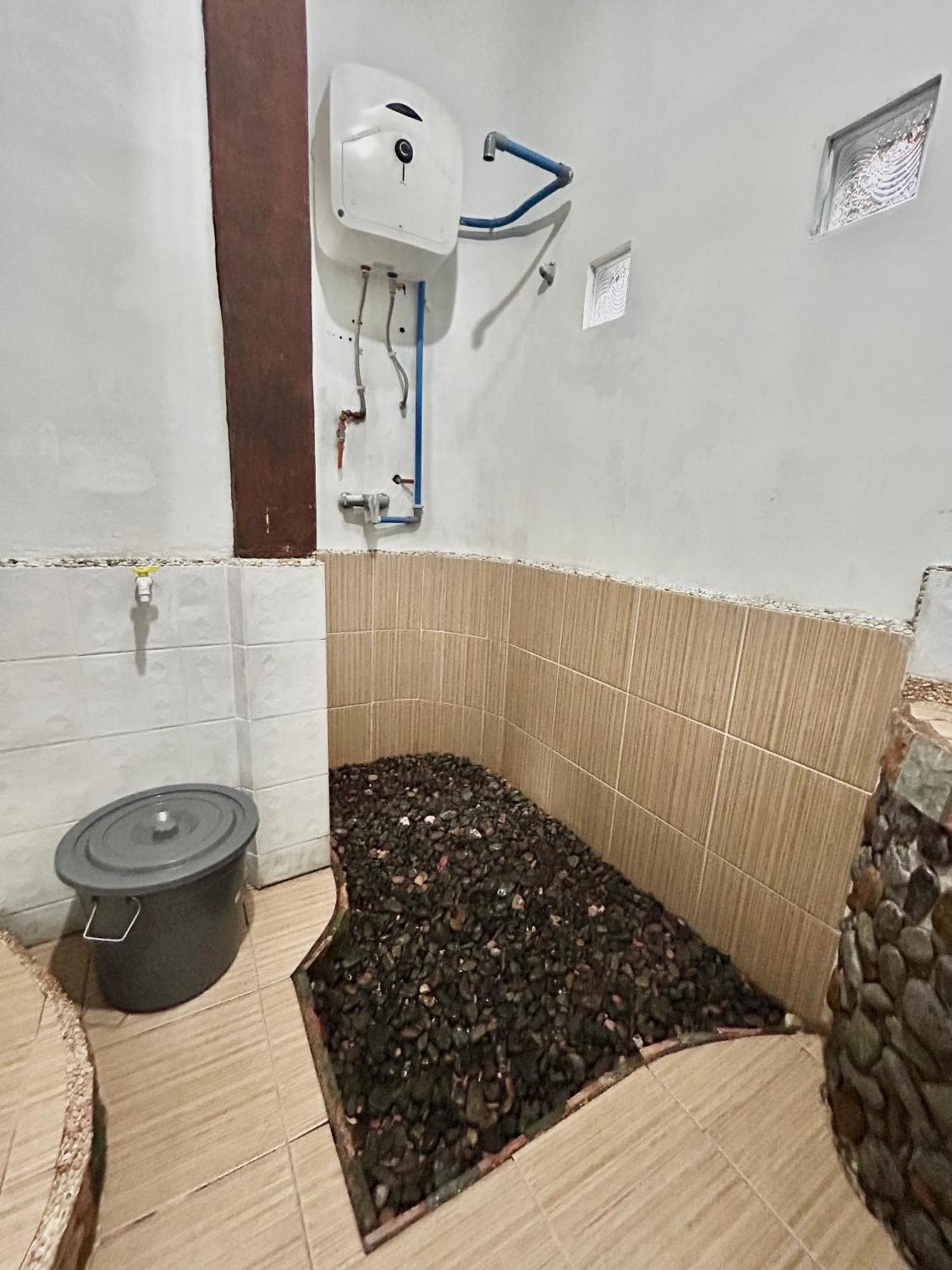 Aussie Inn Bukit Lawang Exterior photo